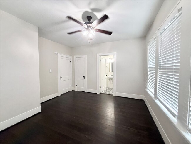 Building Photo - 1126 Berthea St