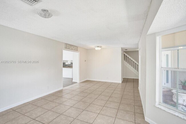 Building Photo - 21461 Sawmill Ct