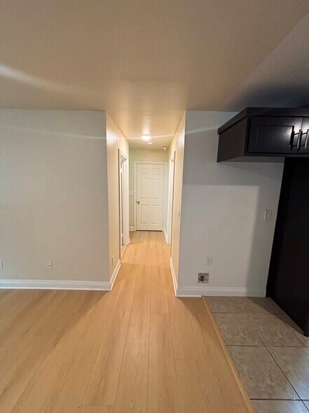 Building Photo - 1029 W 65th Pl