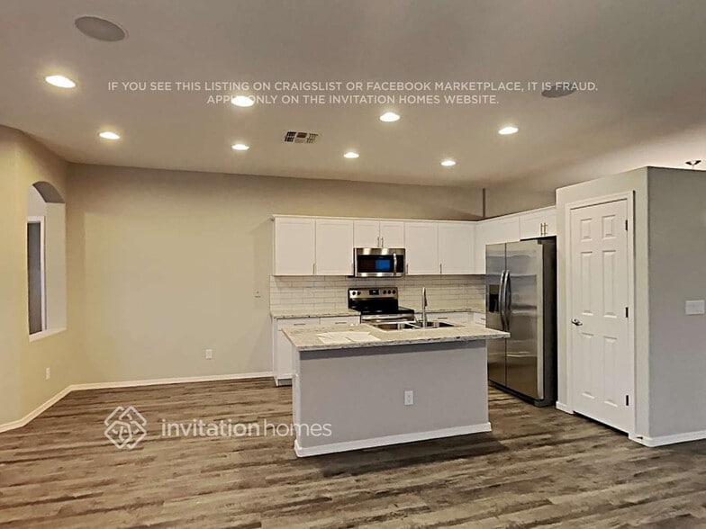 Building Photo - 851 W Desert Basin Dr