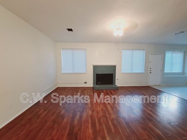 Building Photo - 4617 Sandera Ln