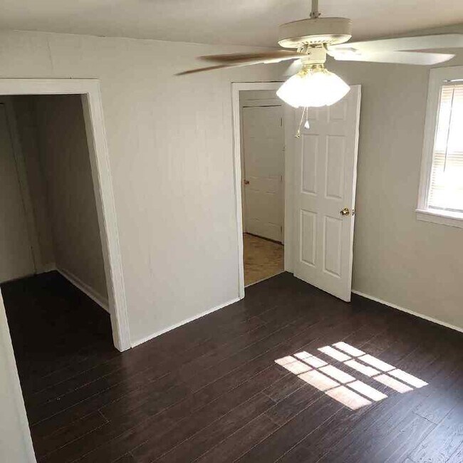 Building Photo - 936 Camden Ave