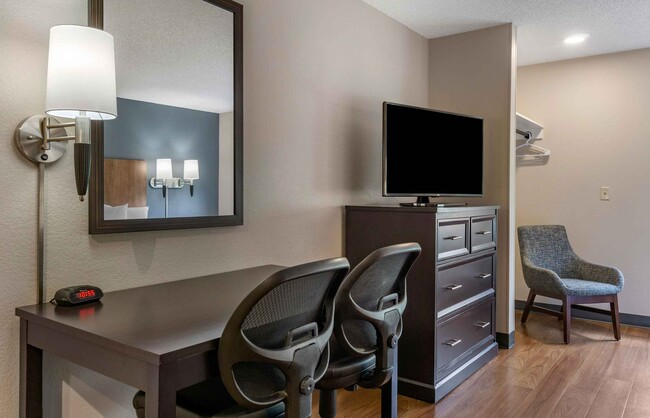 Building Photo - Furnished Studio-Miami - Airport - Doral -...