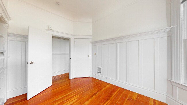 Building Photo - 1233 Laguna St