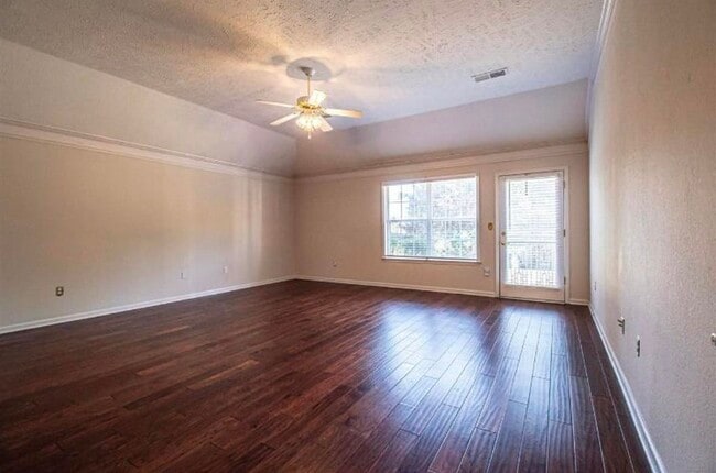 Building Photo - 126 Cottonwood Dr