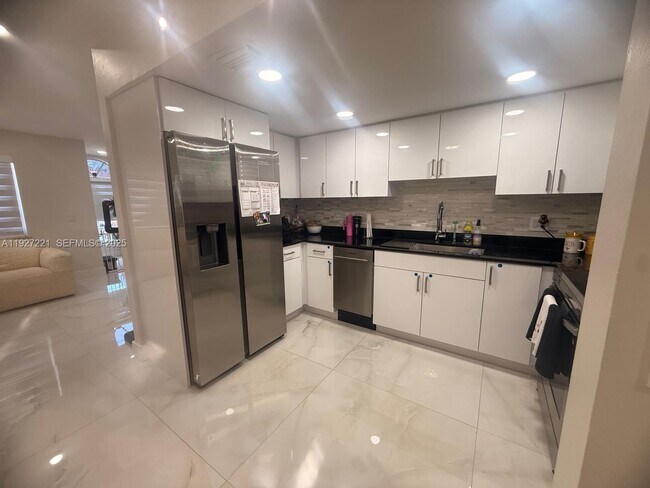 Building Photo - 6864 NW 166th Terrace