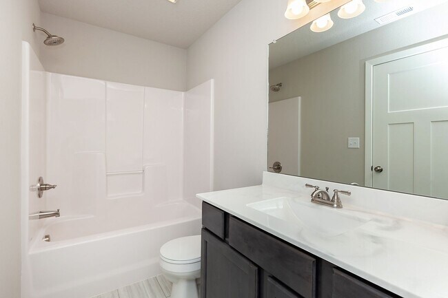 Building Photo - Prime Living: A Spacious Haven with Fenced Backyard in Ankeny