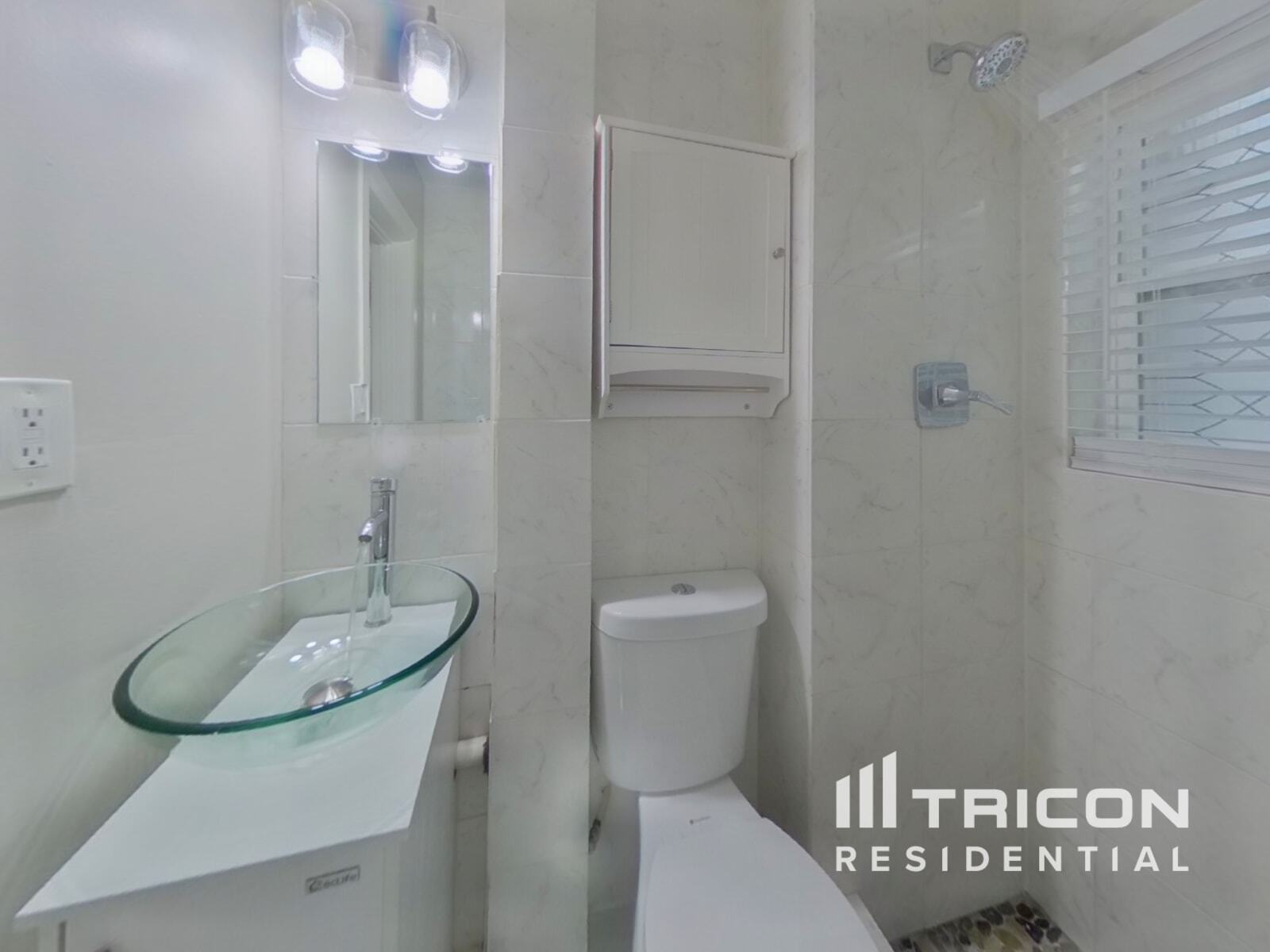 Building Photo - 4223 Dinglewood Ave