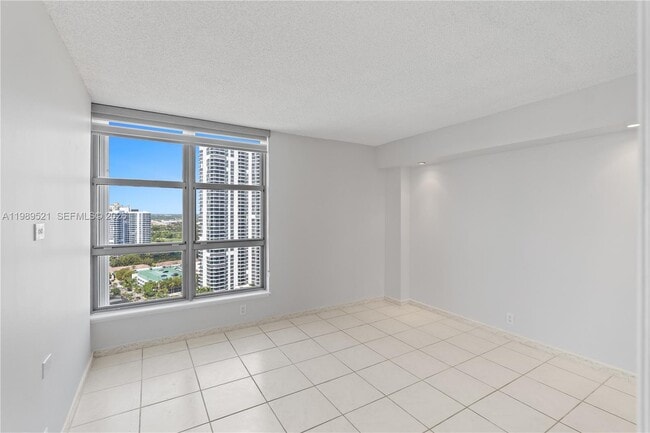 Building Photo - 19101 NE 36th Pl