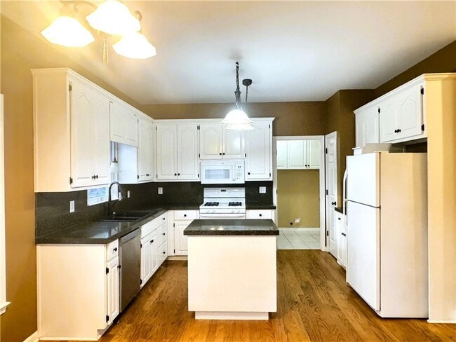 Building Photo - 2550 Wellsley Ln