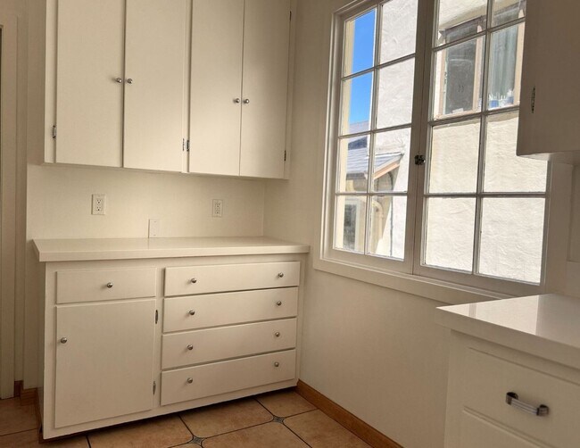 Building Photo - This is a Berkeley Lifestyle. | 3BR | 1.5BA | 1,450 SF | Just Steps from Campus
