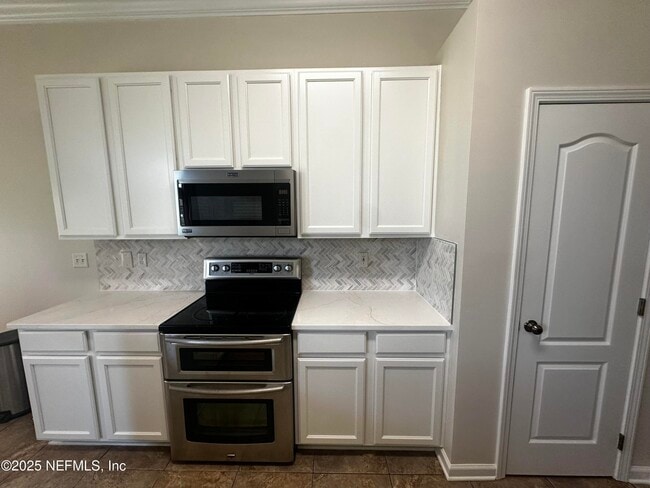 Building Photo - 12080 Scarsdale Dr