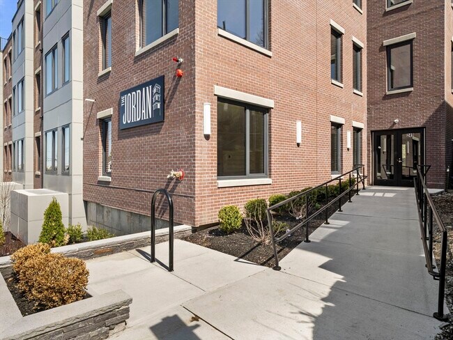 Building Photo - 249 Corey Rd