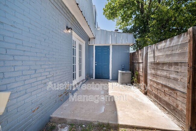Building Photo - 2217 Mission Hill Dr