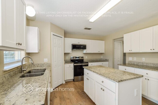 Building Photo - 1370 San Carlos Ave