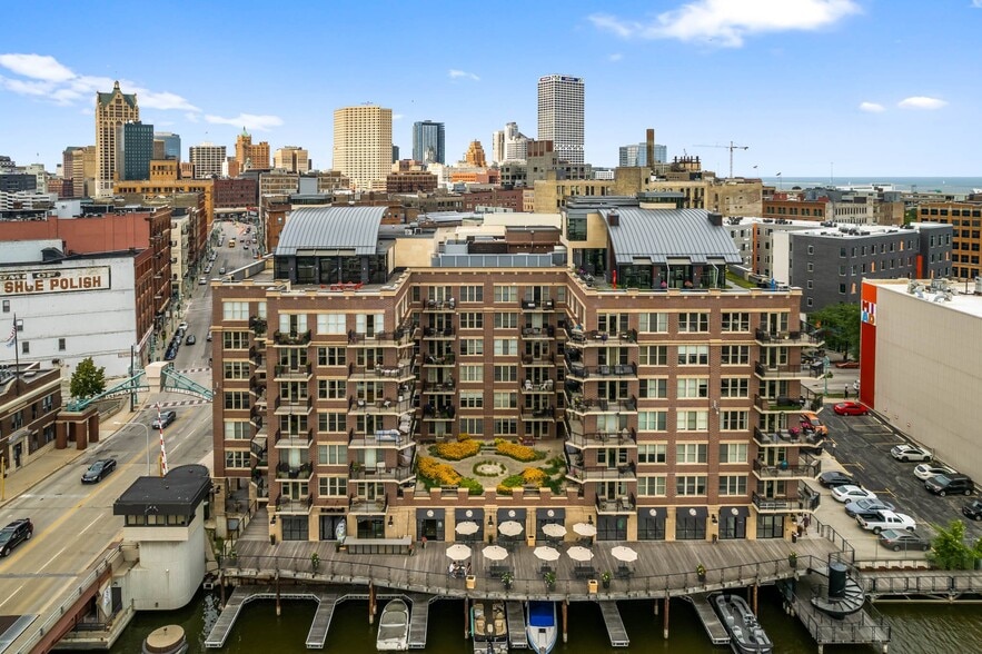 Building Photo - 102 N Water St