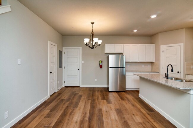 Building Photo - GORGEOUS 2 BEDROOM FOUR PLEX LOCATED IN MI...