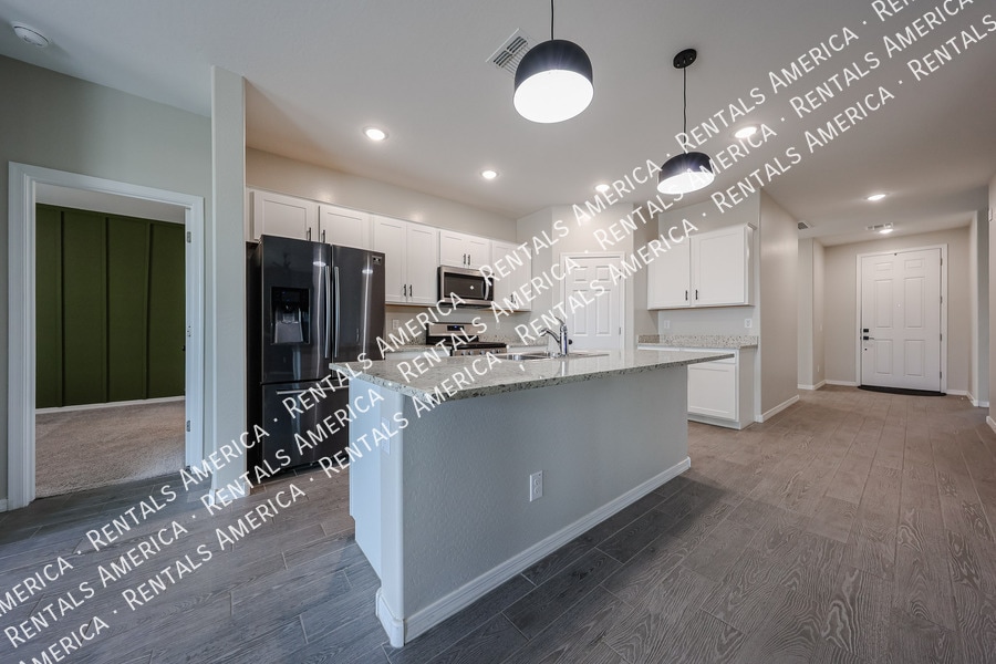 Building Photo - 5612 W Ldg Dr