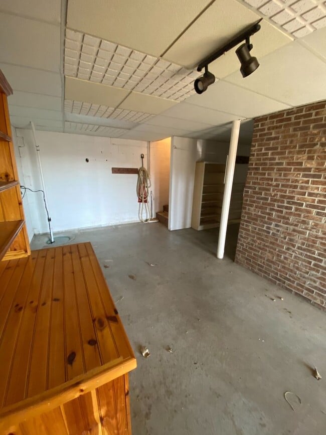 Building Photo - 2 Bed 2 Bath Home in Whites Creek. 20 minu...