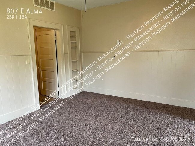 Building Photo - 807 E Alma Ave