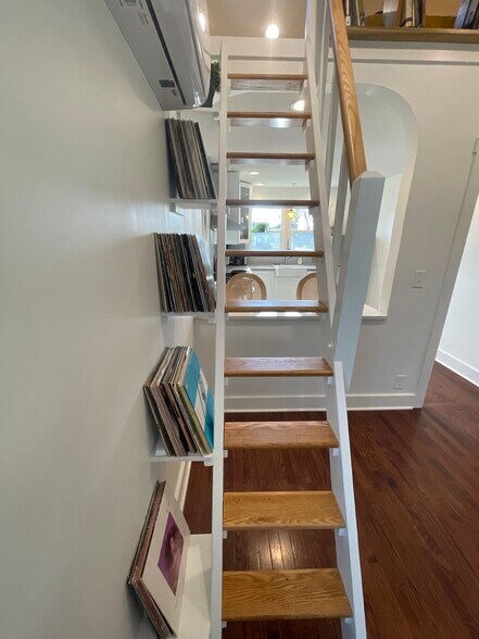 Building Photo - 129 Gordon Ter