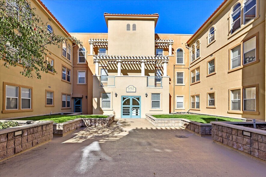 Building Photo - 952 S 11th St