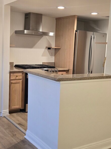 Building Photo - 4201 Las Virgenes Rd