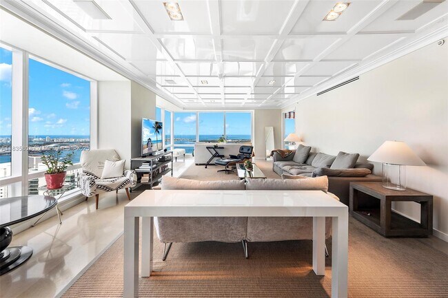 Building Photo - 1425 Brickell Ave