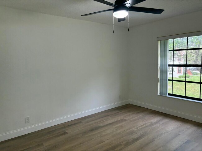 Building Photo - 301 Olivewood Pl