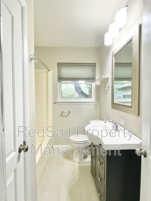 Building Photo - 504 Beech Dr