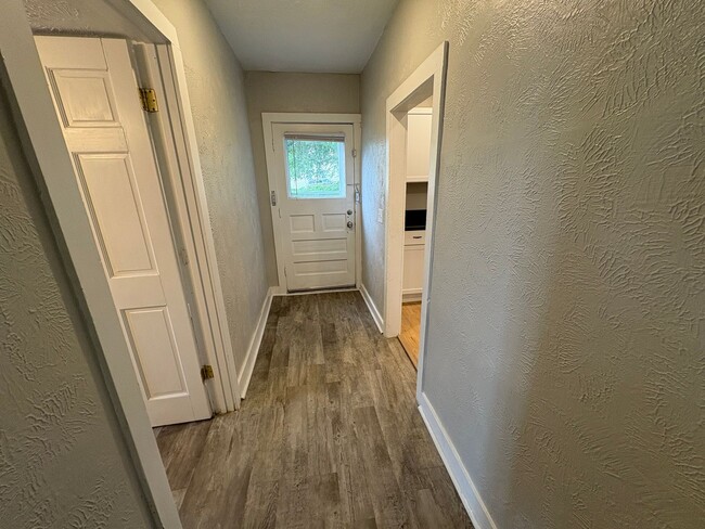 Building Photo - Beautiful 4 Bedroom  House