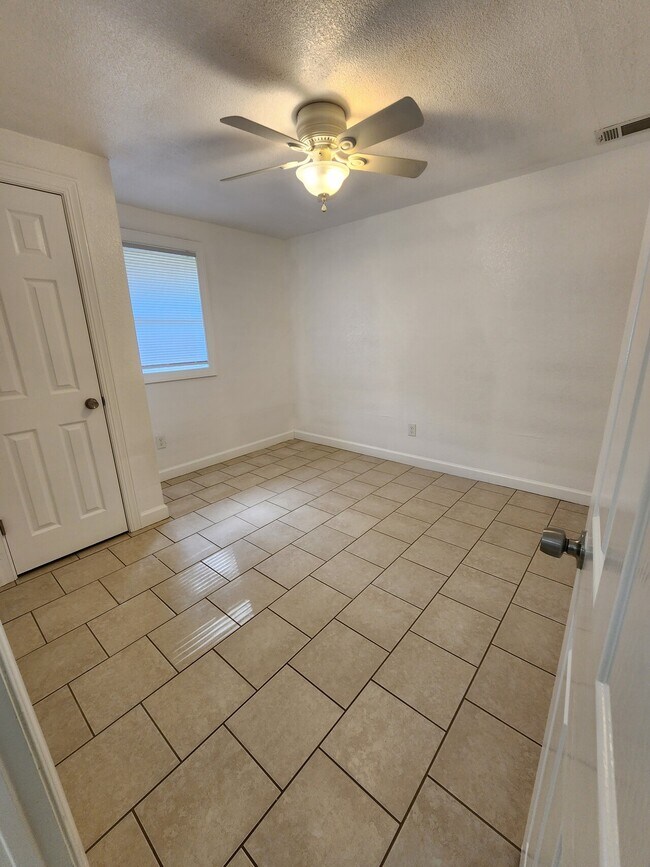 Building Photo - Frank Dr