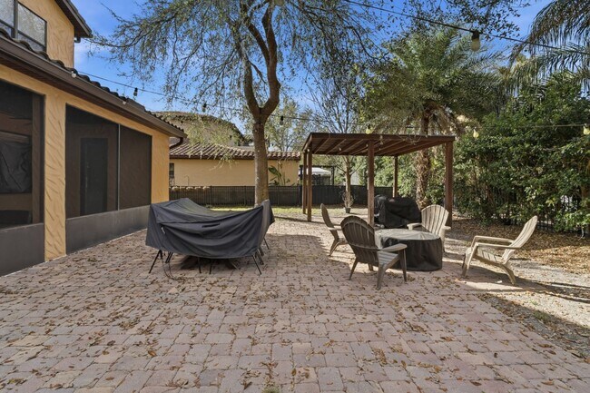 Building Photo - 119 Elissar Dr