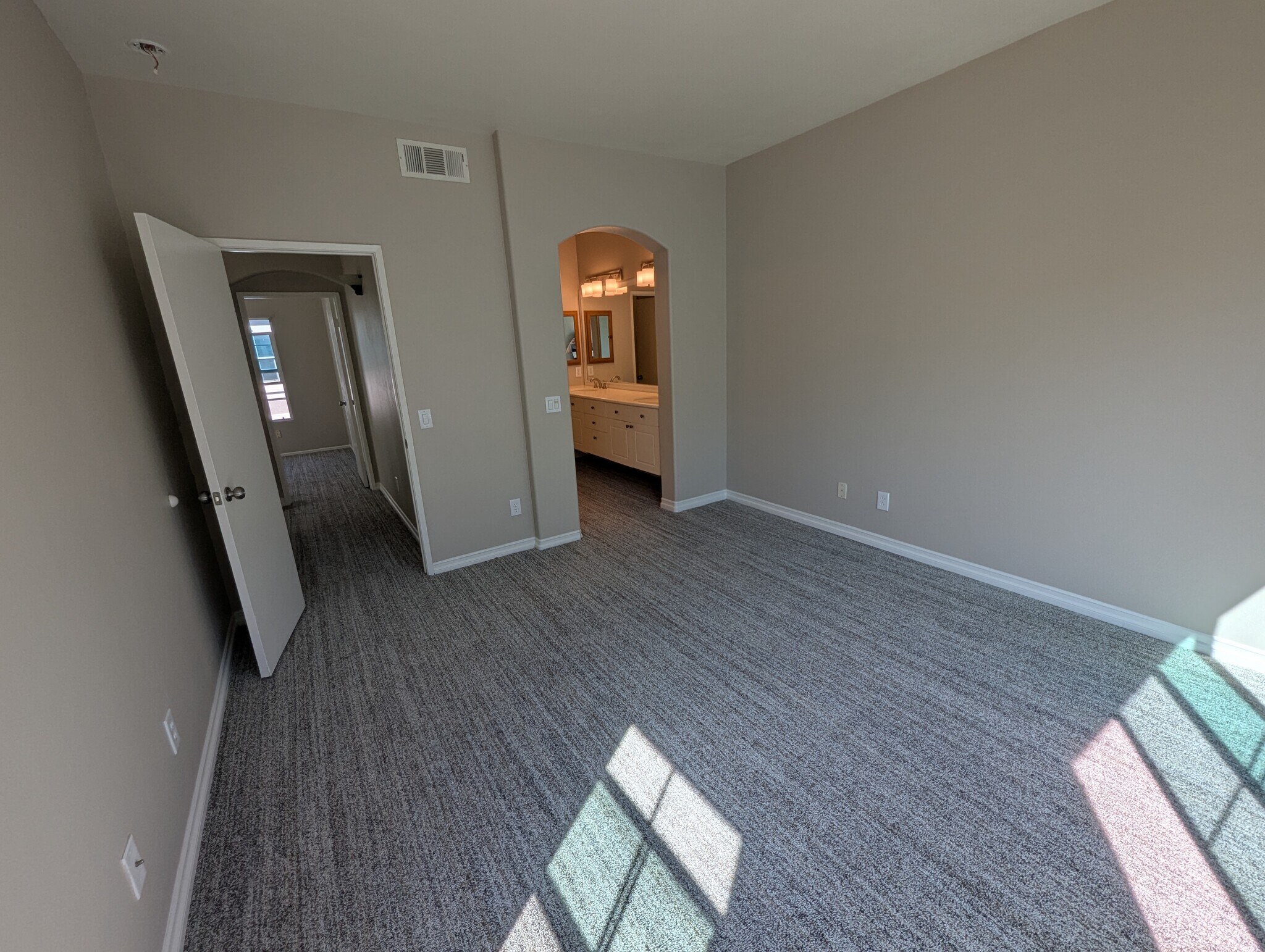 Building Photo - 211 Montana del Lago Dr