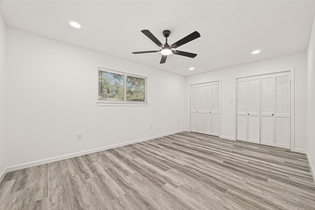 Building Photo - 11434 Loyola Dr