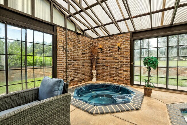 Building Photo - 1340 Bryant Cir