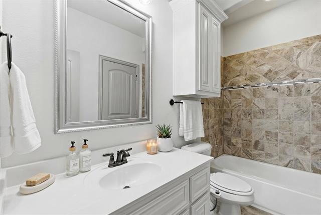 Building Photo - 2418 Askew Dr