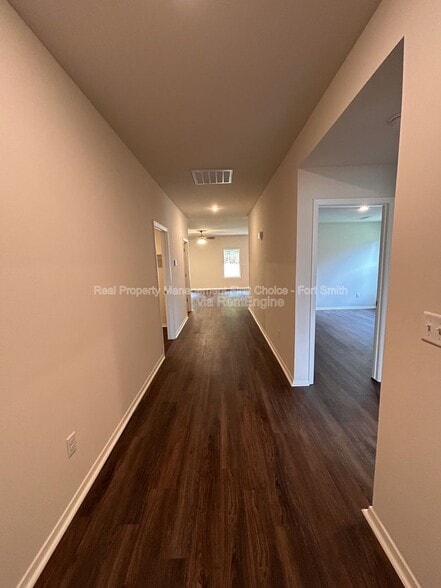 Building Photo - 10640 Cedar Wy