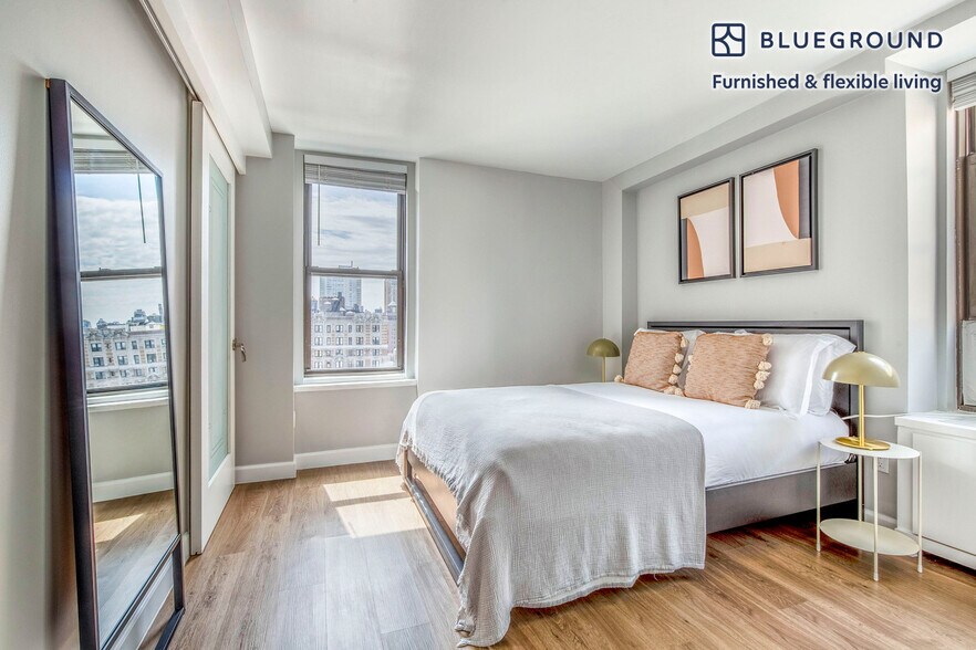 Building Photo - 240 W 73rd St