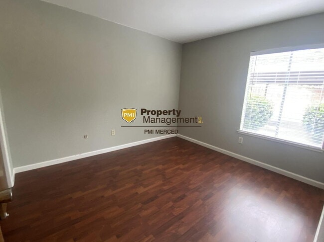 Building Photo - Coming Soon! 2 Bedroom Condo in Gated Community!