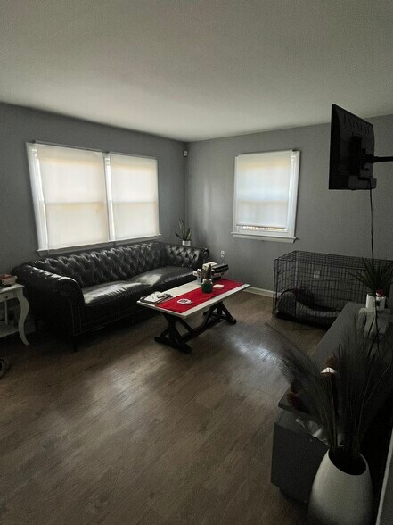 Building Photo - 5711 Rollins Ln
