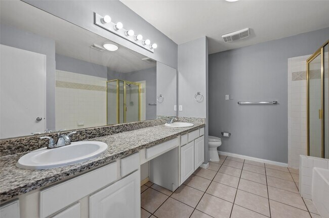 Building Photo - 11709 Lakeside Pl Dr