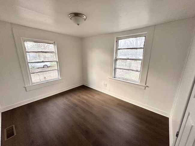 Building Photo - 112 Kappa Ave S