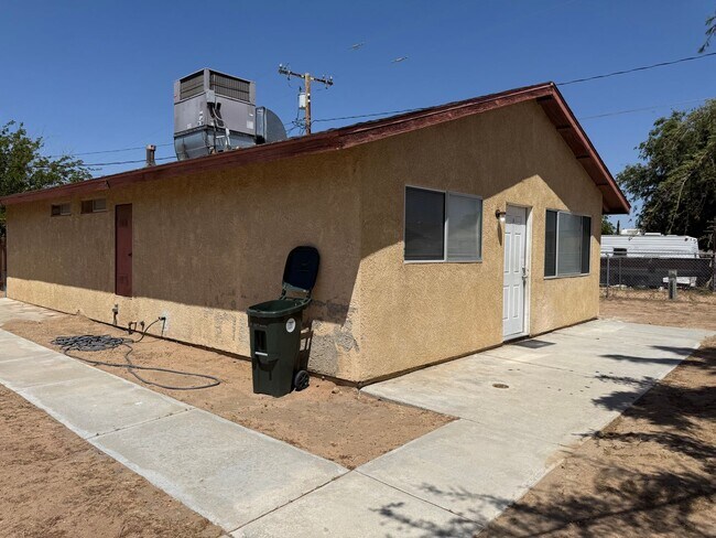Building Photo - 3711