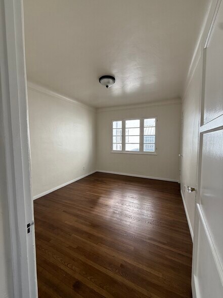 Building Photo - 5854 Arlington Ave