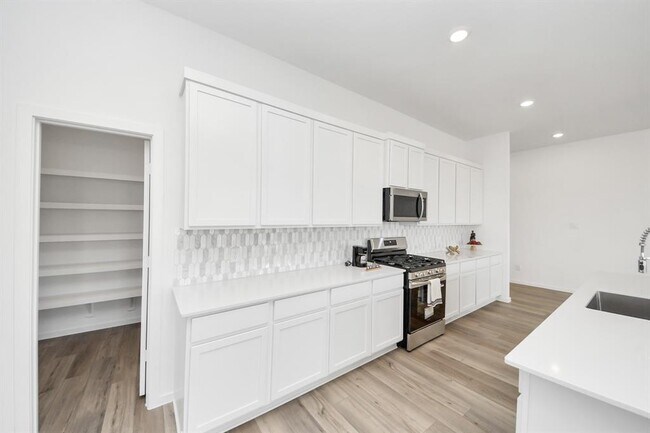 Building Photo - 13407 Harbor Pt Dr