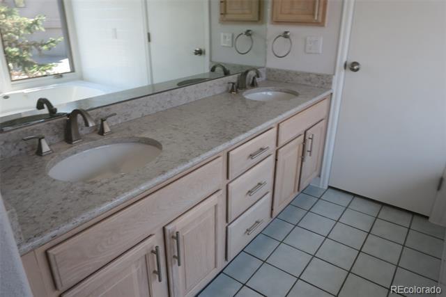Building Photo - 23642 Pondview Pl
