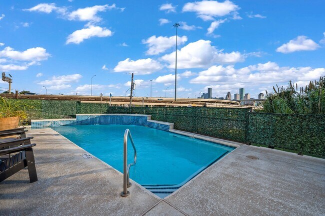 Building Photo - 102 Quitman St