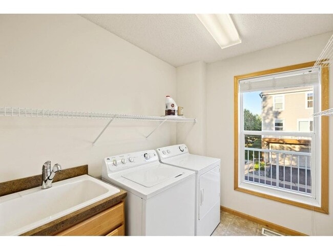 Building Photo - 899 Ledgestone Dr