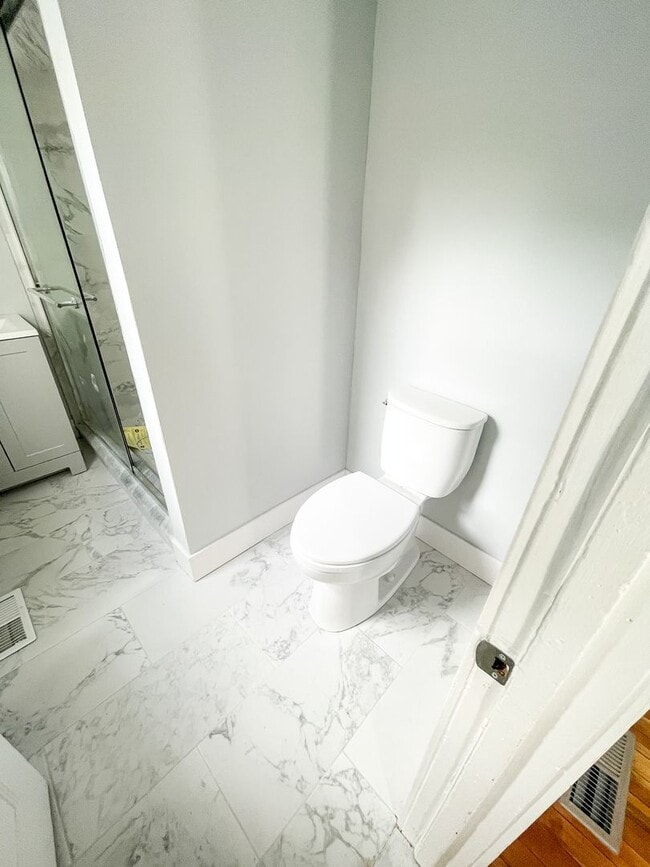 Building Photo - 236 Nicoll St